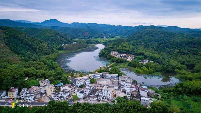 
未来 封开县将着力构建  “一城一带两廊”区域生长新格式 封开更出彩！|MK电竞(图4)